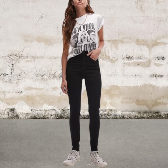 Topshop Denim - Topshop NWT Skinny High Rise Jamie jeans in Black Size 25